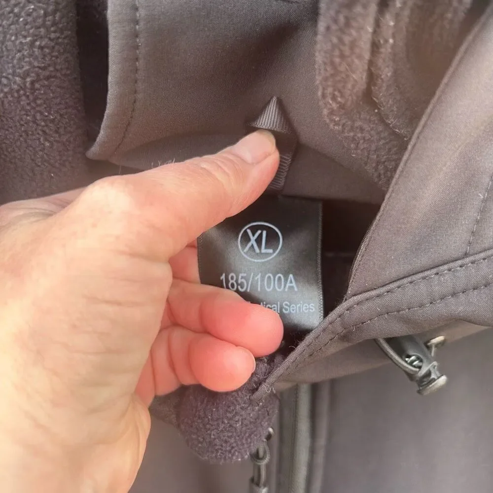 Jemehorn jacket xl zip up pockets hooded.